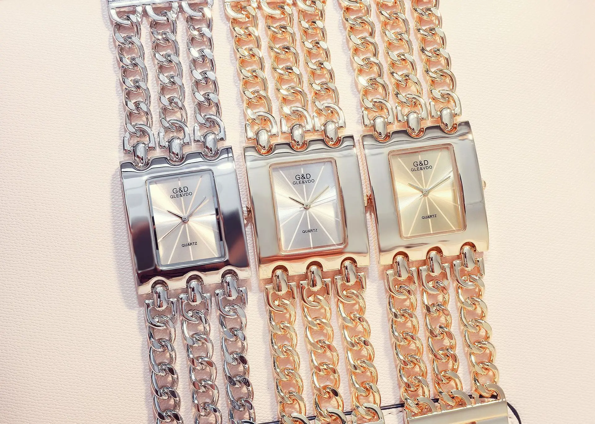 

Hot Selling Three Chain Quartz Watch Diamond Set Bracelet Watch G & Amp; D Men's Women's Watch Steel Belt Watch