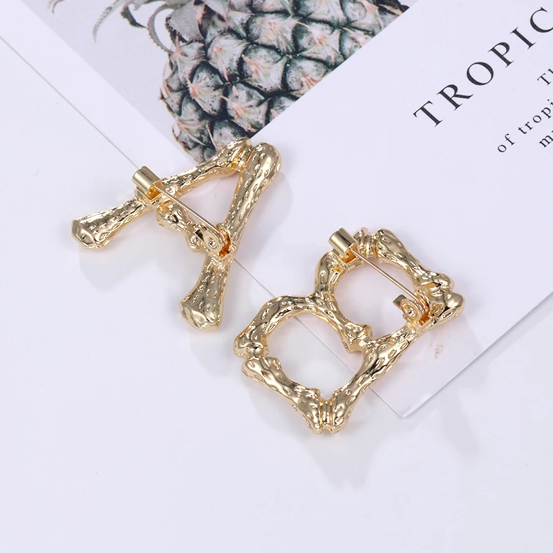 WEIMANJINGDIAN-Brand-New-Arrival-Set-of-2-PCS-Letter-A-and-Letter-B-Alloy-Metal-Brooch (4)