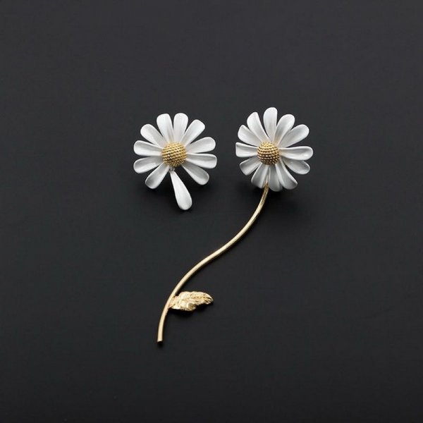 Style Cute Small Daisy Flower Stud Earrings For Women Girls Sweet Statement Asymmetrical Earring Party Jewelry Gifts