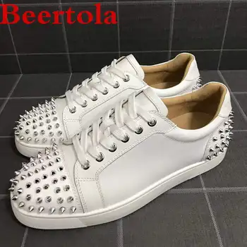 

Luxury Men's Sneakers With Spikes White Shallow Casual Flats Men Espadrilles Back Rivets Designers Round Toe Chaussures De Sport