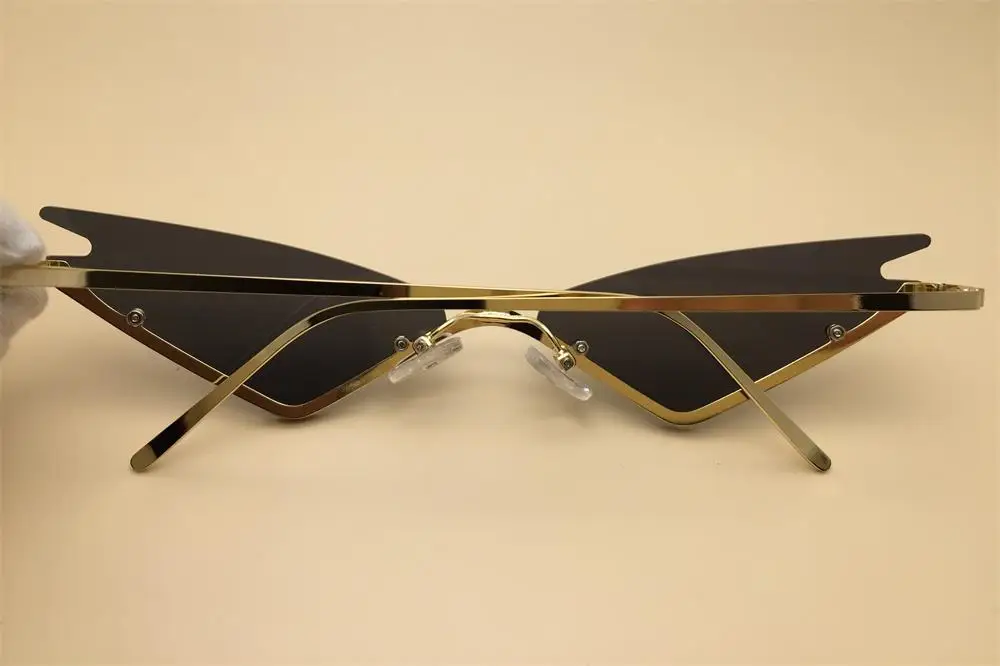 Косплей заостренные треугольные солнечные очки Хиппи крутые солнцезащитные очки мужские маленькие без оправы кошачий глаз солнцезащитные очки женские модные зеркальные очки