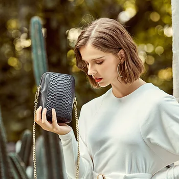 

Leather phone bag women's messenger bag crocodile pattern chain bag new tide vertical section wild mobile phone bag mini bag