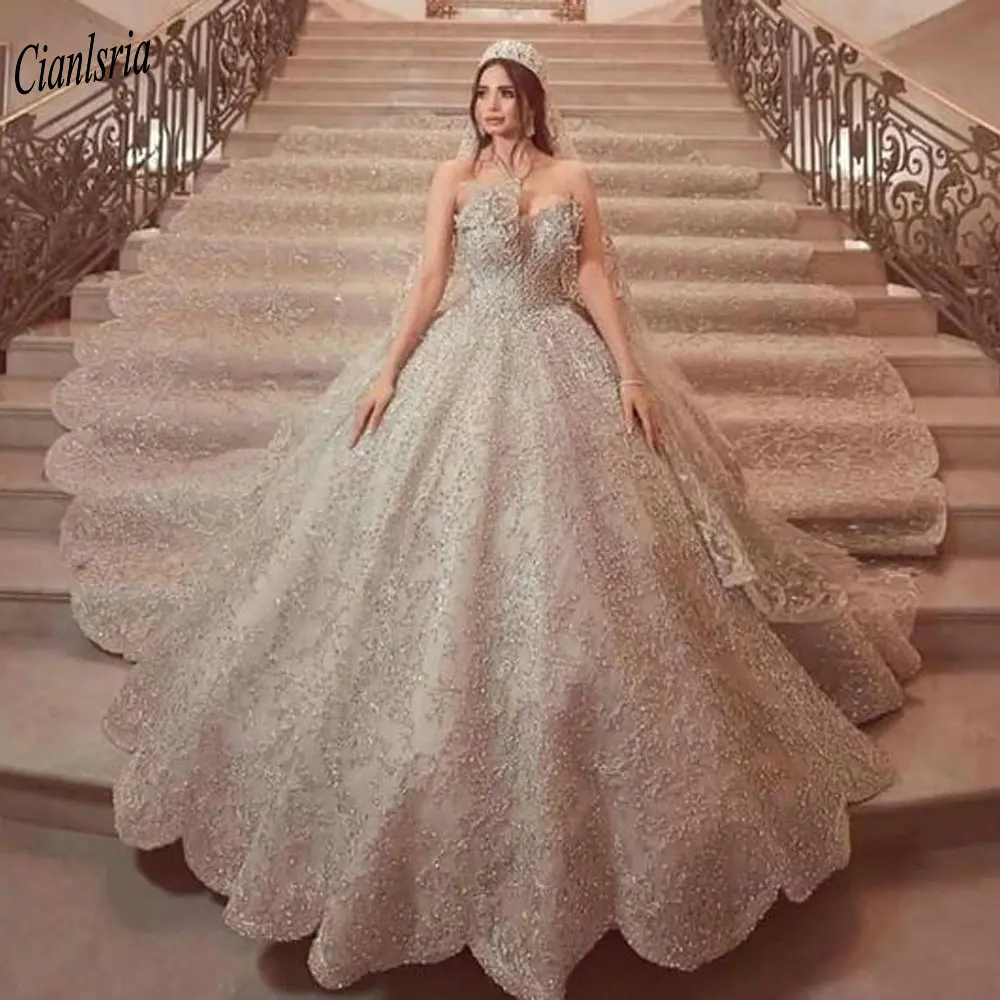 

Amazing Scalloped Sleeveless Cathedral Train Ball Gown Wedding Dress Dubai Arabic Appliques Lace Tiered Skirt Bridal Gown