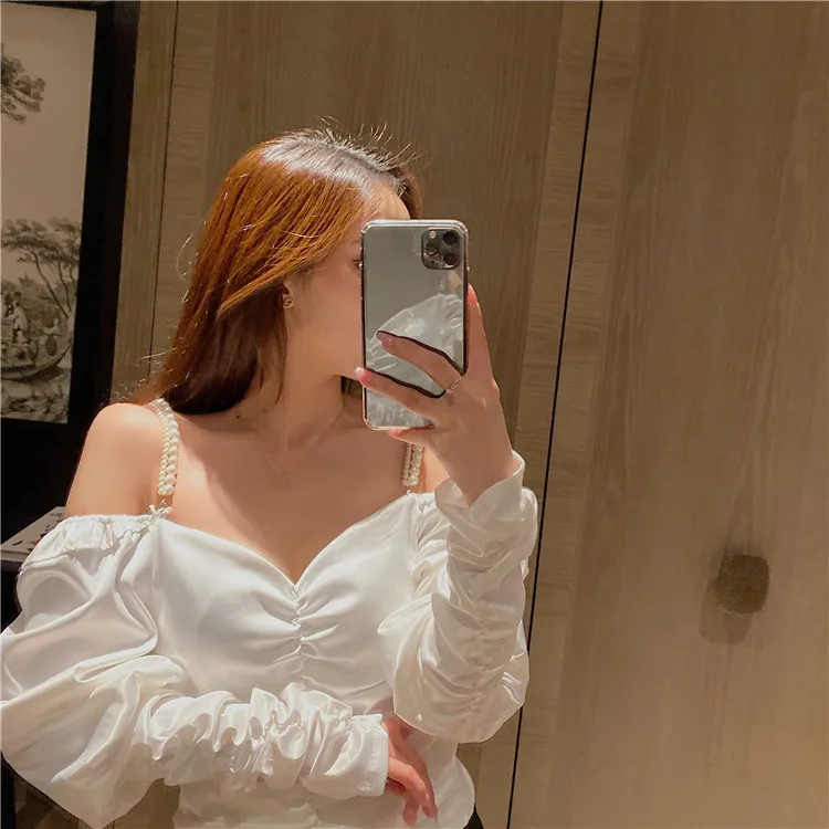 WHITNEY WANG, блузки,, Весенняя мода, уличная одежда, сексуальная, с вырезом лодочкой, с жемчугом, на бретелях, атласная блузка, женские блузы, рубашки, вечерние, Топ