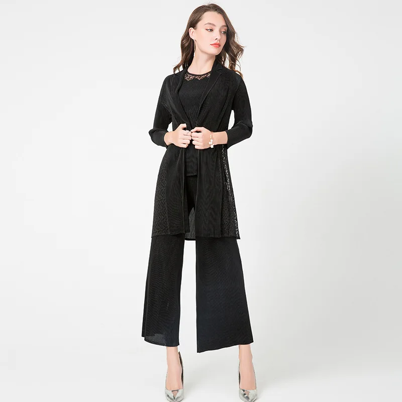 Black Женский модный Комплект из трех предметов, Miyake, плиссированные, пожалуйста, костюм, однотонный, японский стиль, брючные костюмы, женские майки, длинное пальто, широкие штаны - Цвет: Black