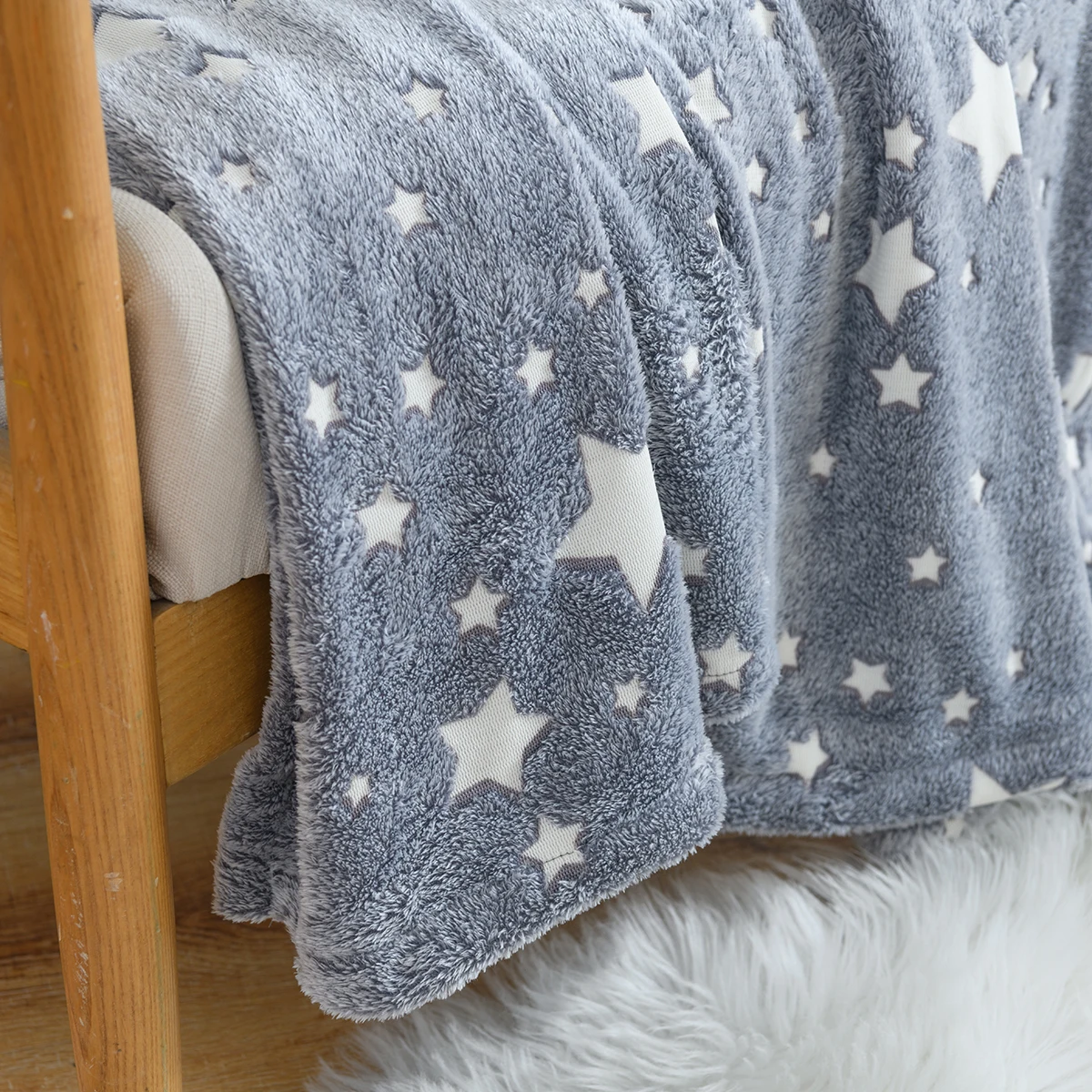 Glow in The Dark Throw Blanket Galaxy Stars Pattern Flannel Fleece Blanket Soft Warm Fuzzy Plush Blanket Kids Christmas Decor