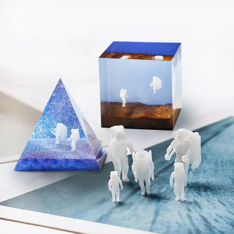 

5Pcs Resin Spaceman Jewelry Fillings Silicone Mini Astronaut Modeling Resin Mold Magic Planet Theme Resin Jewelry Making