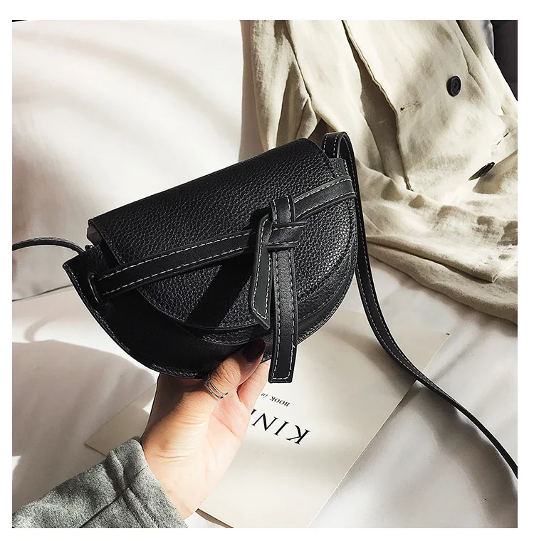 

2019 ins super hot lady new style Korean version personality slanting lady shoulder autumn and winter hundred saddle bag