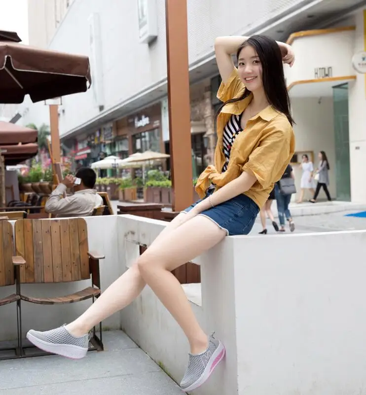 Sapatos para Mulher Malha de ar Tênis Casuais Femininos Confortáveis Esporte Moda Altura Crescente 2021 Respirável Cunhas Balanço 10 Sap. Vulcaniz. Fem.