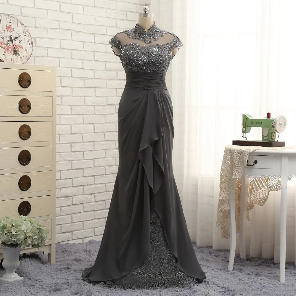 Grey Lace Chiffon Mermaid Moeder Van De Bruid Jurk Hoge Hals Cap Sleeve Hollow Terug Lange Avond Prom Wedding Party jassen Grey Lace Chiffon Mermaid Moeder Van De Bruid Jurk Hoge Hals Cap Sleeve Hollow Terug Lange Avond Prom Wedding Party jassen