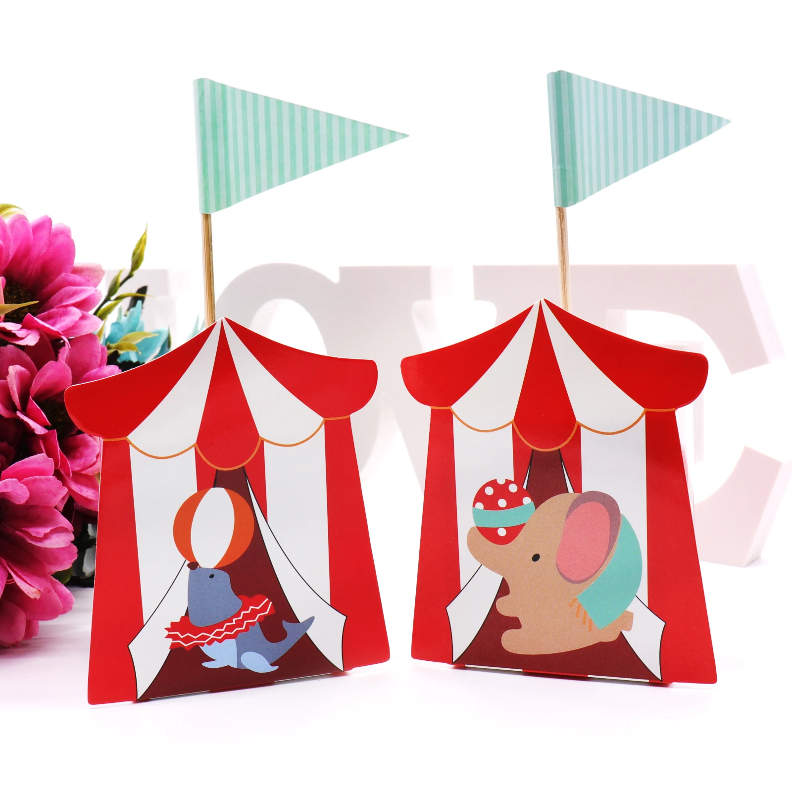 Коробка для цирковые принадлежностей. Сувениры из цирка. Торт цирк с леденцами. Конфетный цирк. Огни цирка конфеты.