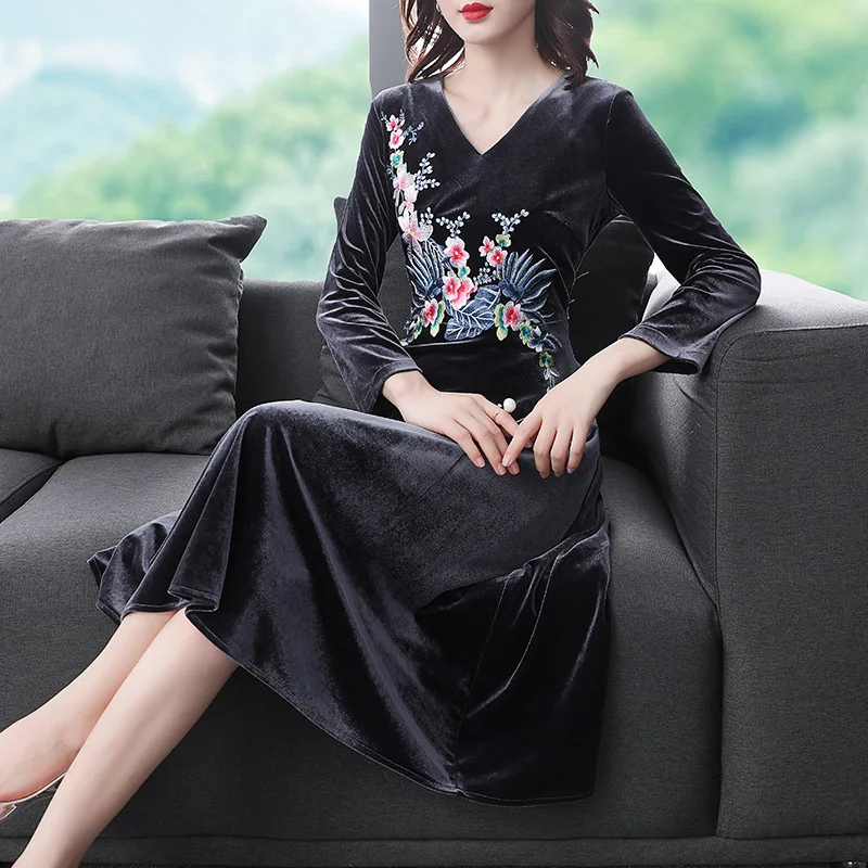 

Embro mill new autumn women velvet dress ethnic style Retro elegant lady embroidery Slim V-neck gray/red party dress S-XXL