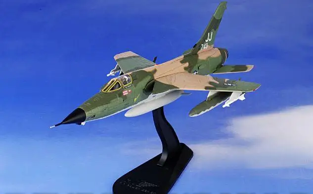 Хобби мастер F-105D USAF 388th TFW#59-0743 Арканзас путешественник пол Дуглас Корат RTAFB 1/72 литье под давлением модель самолета