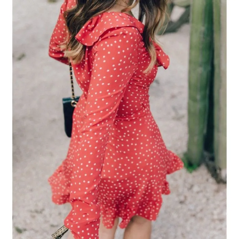 Женское мини платье в горошек с v образным вырезом и оборками Повседневное
