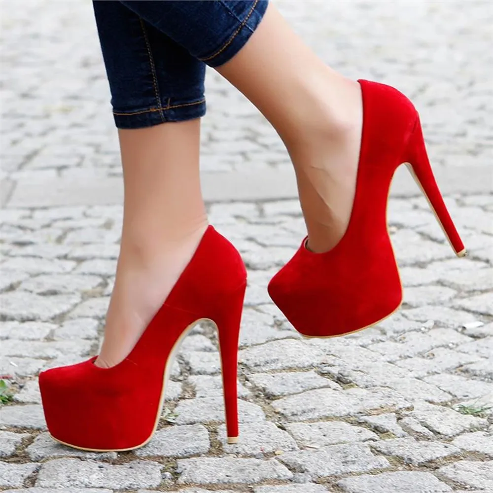 Красные туфли в школу. Красные туфли. Туфли на каблуке. Красные туфли на высоком каблуке. Красные туфли на кабачке.