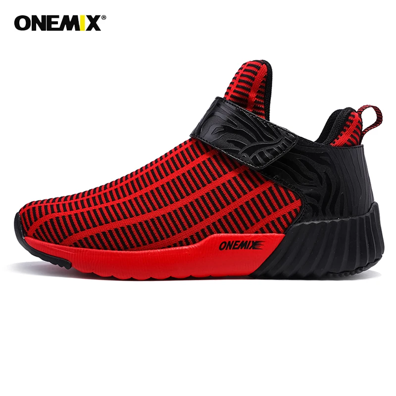 the bay mens running shoes