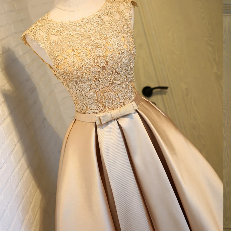 Champagne Knee Length Cocktail Dresses A-Line Lace Applique Satin Party Dresses Robe Cocktail O Neck Short Graduation Dress