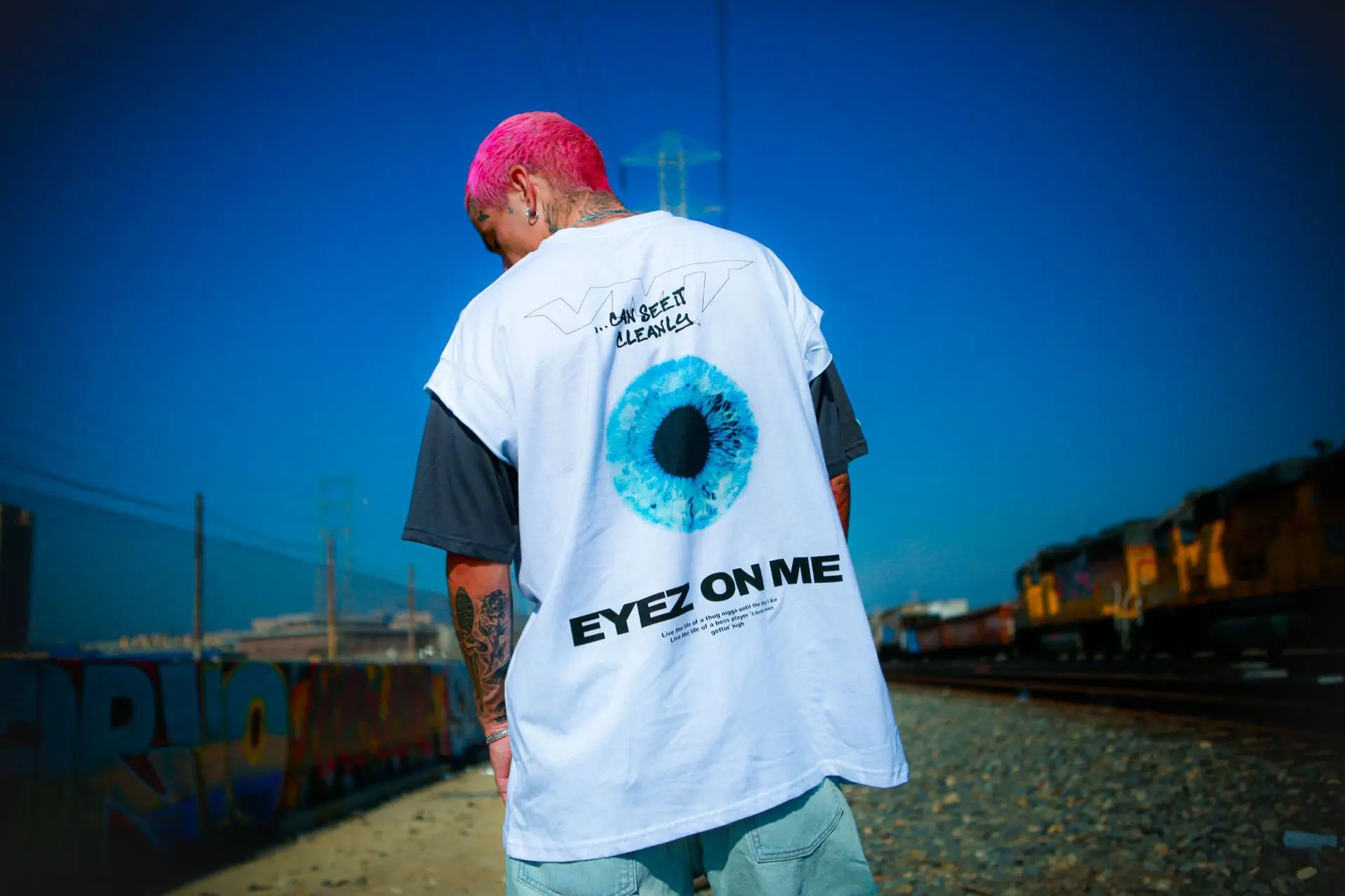 Новинка года, модная футболка с принтом «Eyez On Me Raven Fighter» Винтажная футболка в стиле панк топы в стиле хип-хоп для скейтборда, T-003