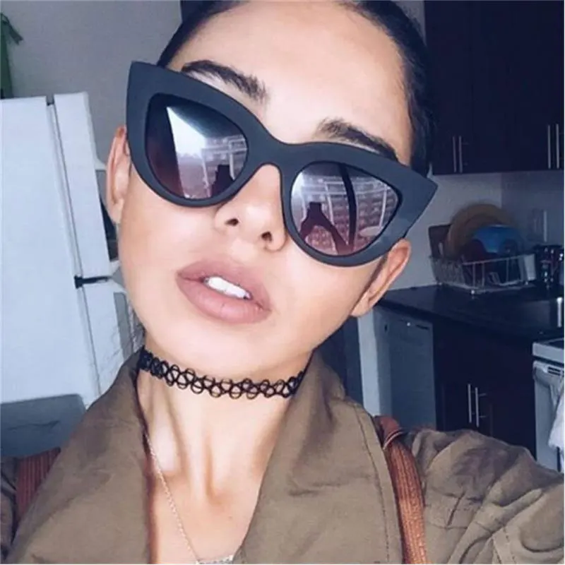 

Matte Frame Cat Eye Oversized Sunglasses Women Fashion Designer Pink Mirror Glasses Trendy Shades For Women Luxury Points UV400