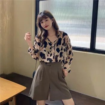

All-match Shirt 2020 Women Korean Version of Loose Leopard-print Chiffon Thin Sunscreen T-Shirt + Five-piece Suit Pants