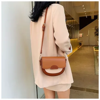 

2020 new Korean version of the shoulder messenger bag fashion cute messenger bag large capacity casual messenger bag ladies