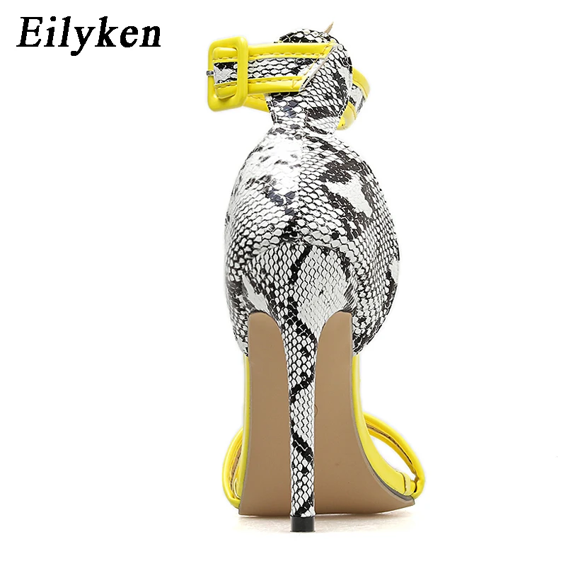 Eilyken/желтые босоножки с ремешком на щиколотке и змеиным принтом; модная женская обувь; Новинка года; женские босоножки