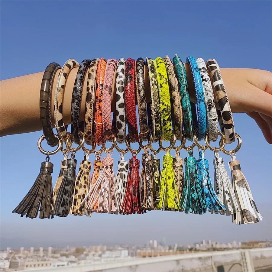 

Fashion Tassel PU Leather Bangle Keychain for Women Leopard Print Bracelet Wristlet Key Chains Wrist Strap Key Ring Jewelry Gift