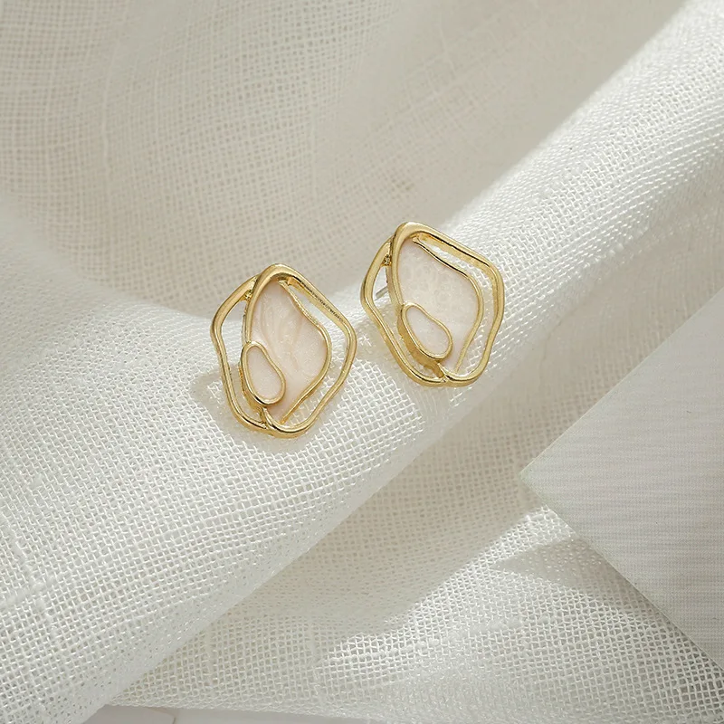 Korea vogue temperament is contracted the earring that metallic hollow out geometry irregular woman | Украшения и аксессуары