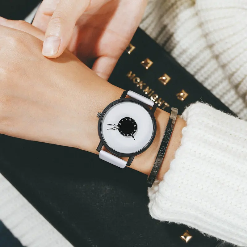 

Korean-style Watch Women's STUDENT'S Watch New Style Turntable Personalized & Creative Leather Belt Couples Black And White a Pa