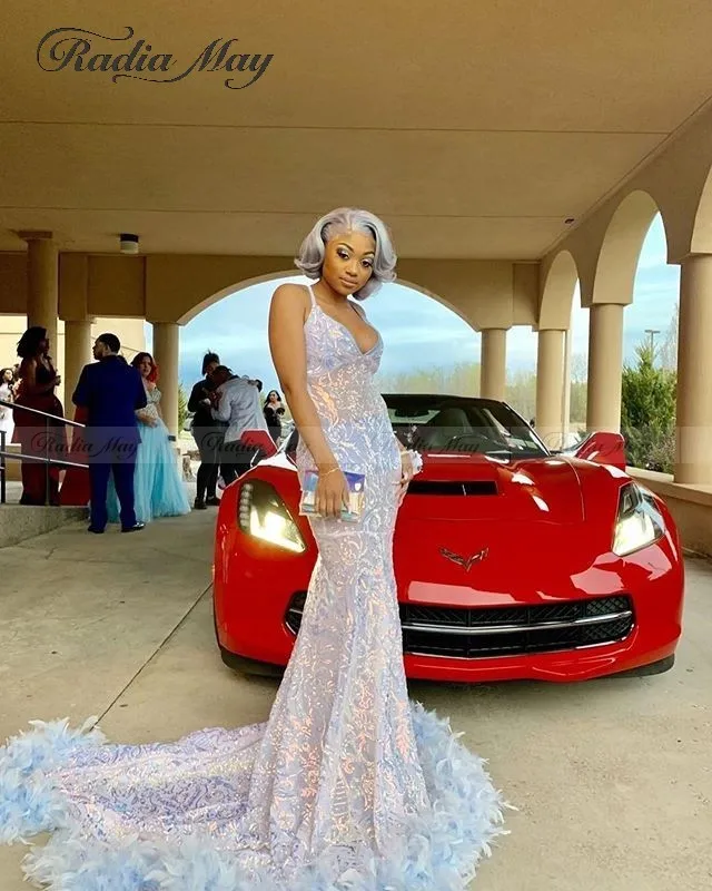 Sexy V-Neck Backless Mermaid White and Black Prom Dresses with Feathers Long Train Spaghetti Straps African Graduation Gowns