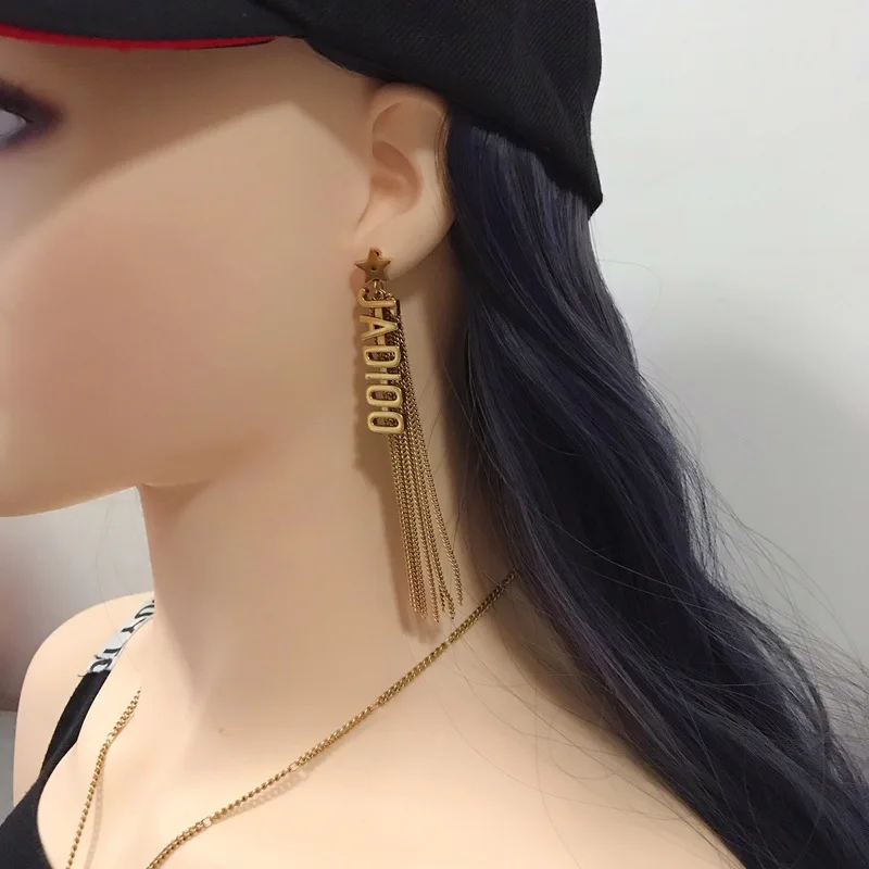 

2020 New Retro Letters Tassel Earrings Female Web Celebrity Temperament Ear Wire Earrings For Women Jewelry Stud Earrings Lady