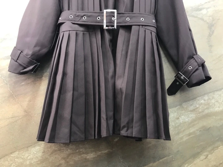 early In autumn of, the new woman's Lapel tie, necklace, buckle, waist pleated windbreaker jacket 1001