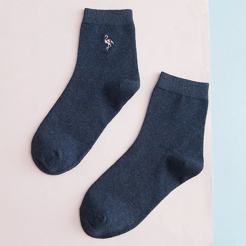 Армейский зеленый Women Cotton Socks All Seasons Fashion New Embroidered Cartoon Animal Mid Tube Ladies College Style Short Sock AA07 - Цвет: Армейский зеленый