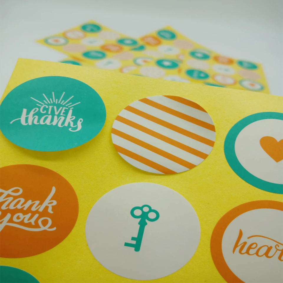 

free shipping 900pcs green white and orange three-color round self-adhesive sealing stickers Festival Birthday Gift label