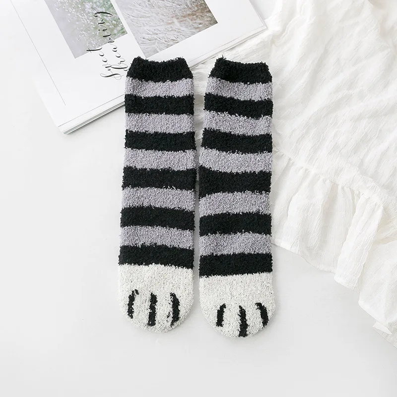 striped Милые Носки с рисунком кота; женские утепленные кашемировые носки-тапочки для сна; Зимние коралловые пушистые носки для девочек; забавные носки в виде лап животного - Цвет: striped