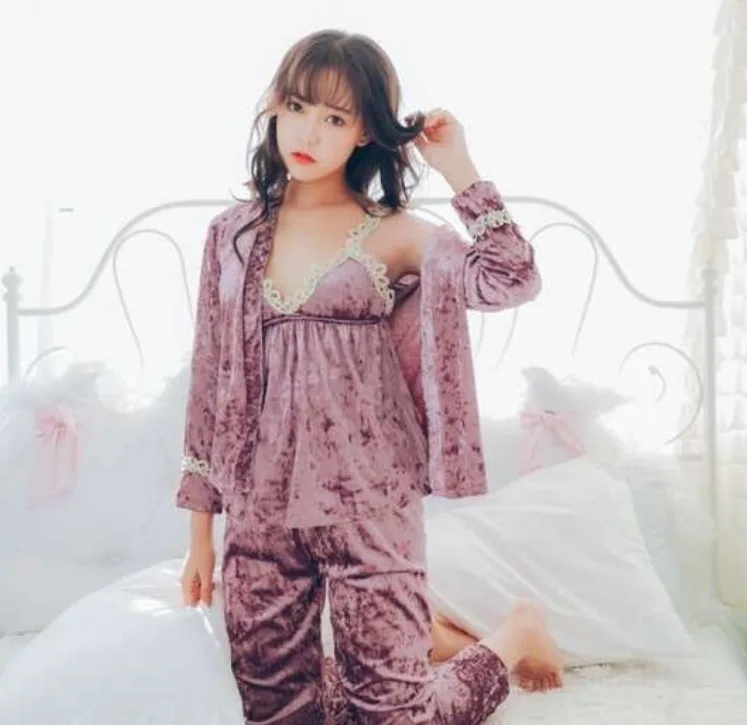 

2020 Autumn And Winter New Style Photo Shoot Three-piece Set Pajamas Sexy Backless Lace Gold Velvet Homewear Set Women's 8000