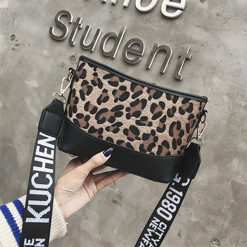 

Textured Bag Women's 2018 Autumn New Style Version Broadband Shoulder Bag Fashion Plush Leopord Pattern Versatile Shoulder Bag R