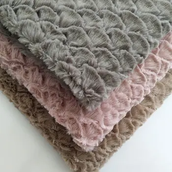 

PV/PP velvet brush fan-shaped fish scale shape fashion home textile toy pet decorative fabric wholesale