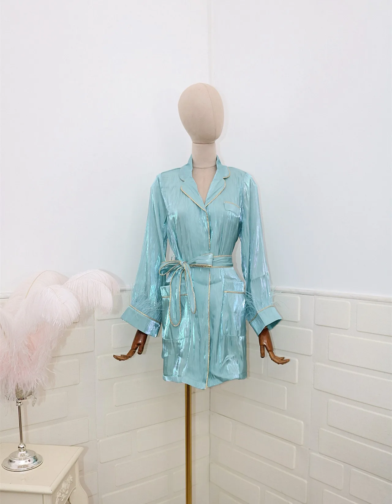 

2019 autumn new silky pearlescent feather sunscreen coat