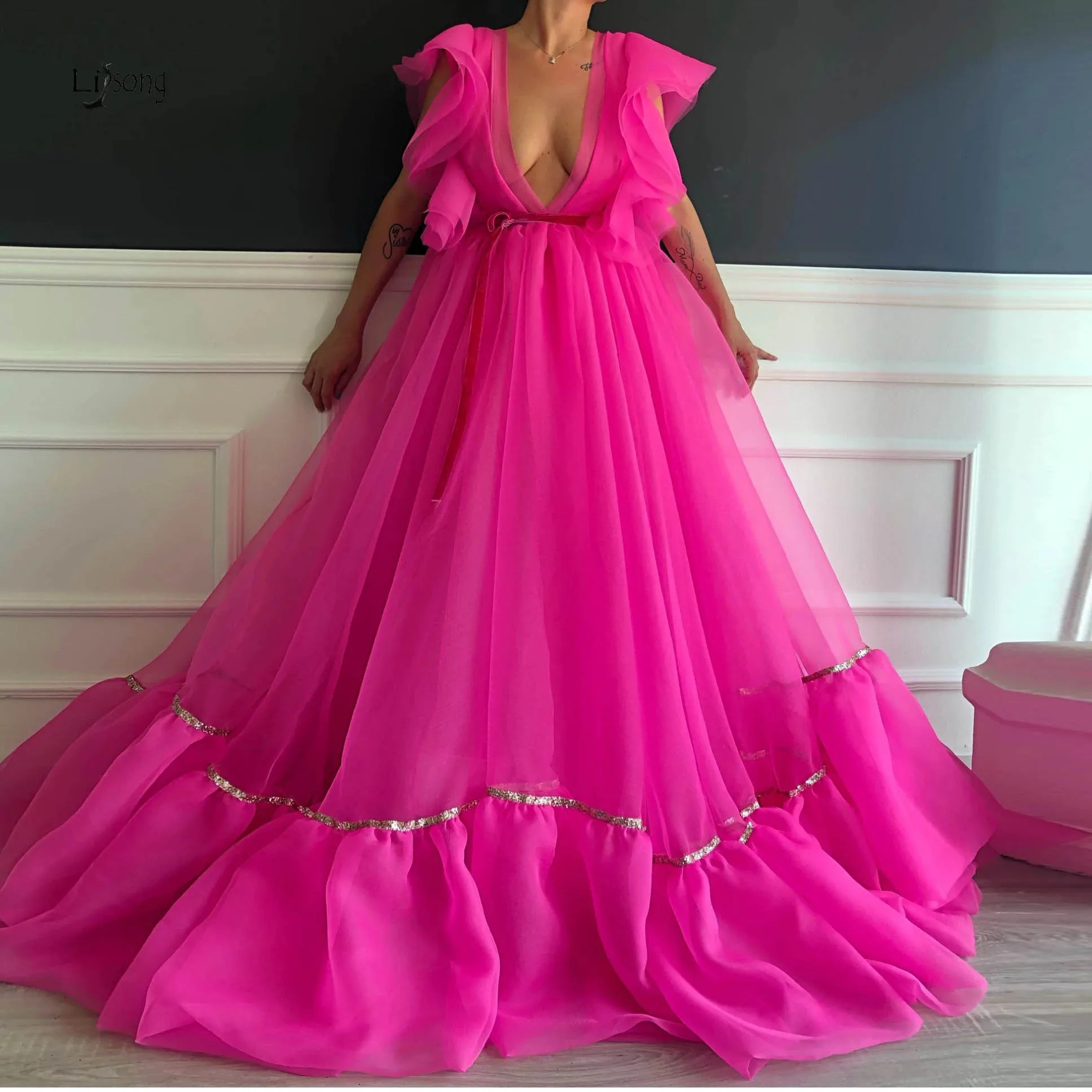 

Hot Pink Tulle A-line Tulle Evening Dresses 2019 Ruffles A-line Tutu Prom Gowns Deep V-neck Formal Dresses