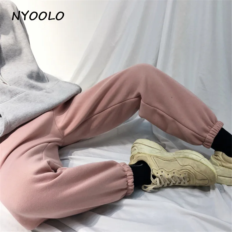 NYOOLO Harajuku стиль уличная одежда сплошной цвет утолщаются теплые джоггеры Брюки повседневные эластичный пояс лодыжки длина шаровары для женщин мужчин - Цвет: Розовый