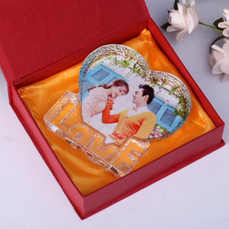 Cadre photo personnalisé pour couple en cristal, gravé avec votre propre  image, cadeaux d'anniversaire personnalisés pour femme (Cadre photo en  cristal - vertical) : : Cuisine et Maison