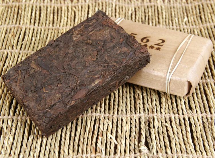 Yunnan Menghai Old Tree Shu Pu-erh Made by 2008 Pu'er Material Ripe Pu'er 7562 Tea Brick 250g