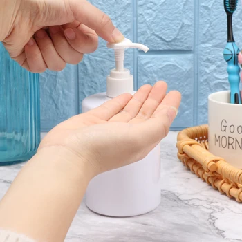 בקבוק פלסטיק עם משאבה