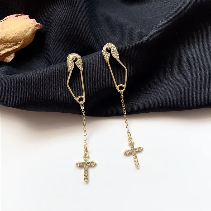 

S925 Silver Needle South Korea High Grade Sense Earrings Women's Elegant Long Cross Earrings Online Celebrity Crystal Ear Stud