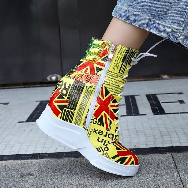 

US4-11 Womens Pointed Toe Ankle Boots Newspaper Flag Printed Mixed Colors Wedge High Heel Lace Up Sneaker Shoes Plus Size