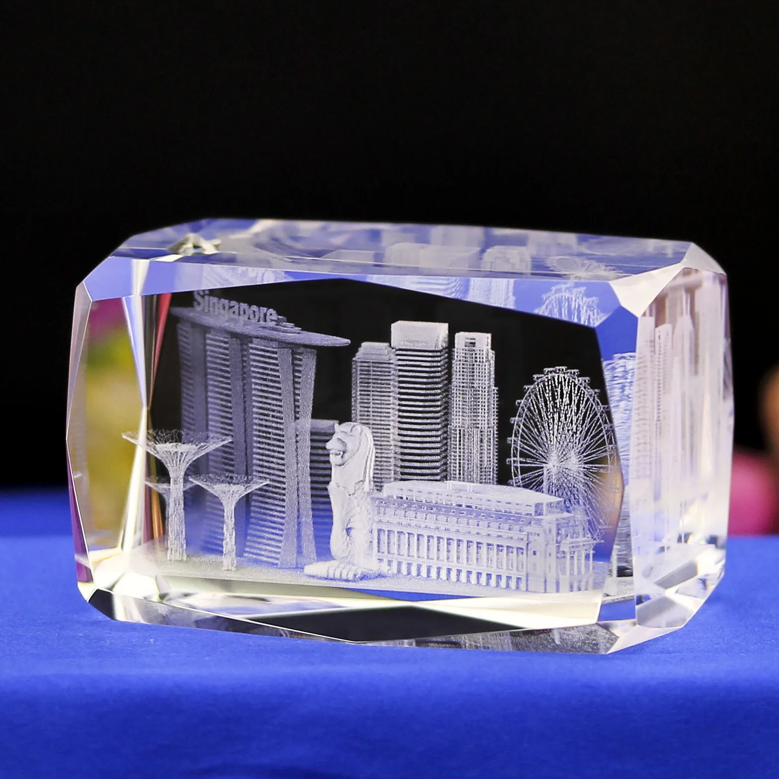 

Singapore Architecture Model K9 Crystal Laser 3D Internal Statue Sculpture Inter-engraving Figurines Miniatures Crystal Crafts