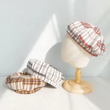 

Autumn and winter day retro plaid beret lady British wind painter hat Korean fashion wild wool beret street beat tide hat
