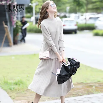 

2019 autumn new fashion small stand collar knitted pleated skirts and knitted coat women's suit twinset autumn women NW19C6273