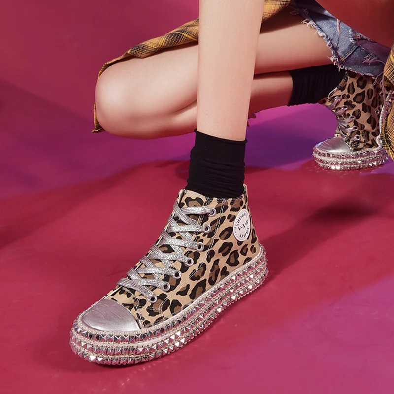 2019 Autumn New Wild Fashion Version of the Rivet Canvas Shoes Women's Net Red Cool High Quality Shoes Ulzzang Leopard Shoes